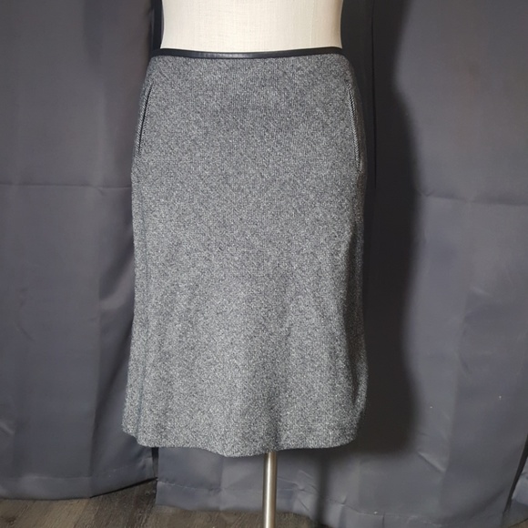 Brooks Brothers Dresses & Skirts - Brooks Brothers Wool Skirt sz 4 lined
